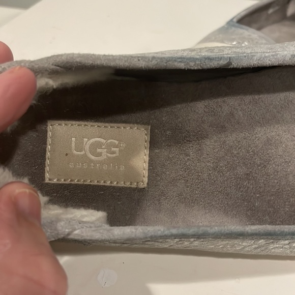 UGG silver slip-on flats - Size 9 - Picture 6 of 8